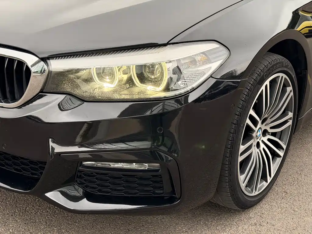 BMW 5 Series — миниатюра 7