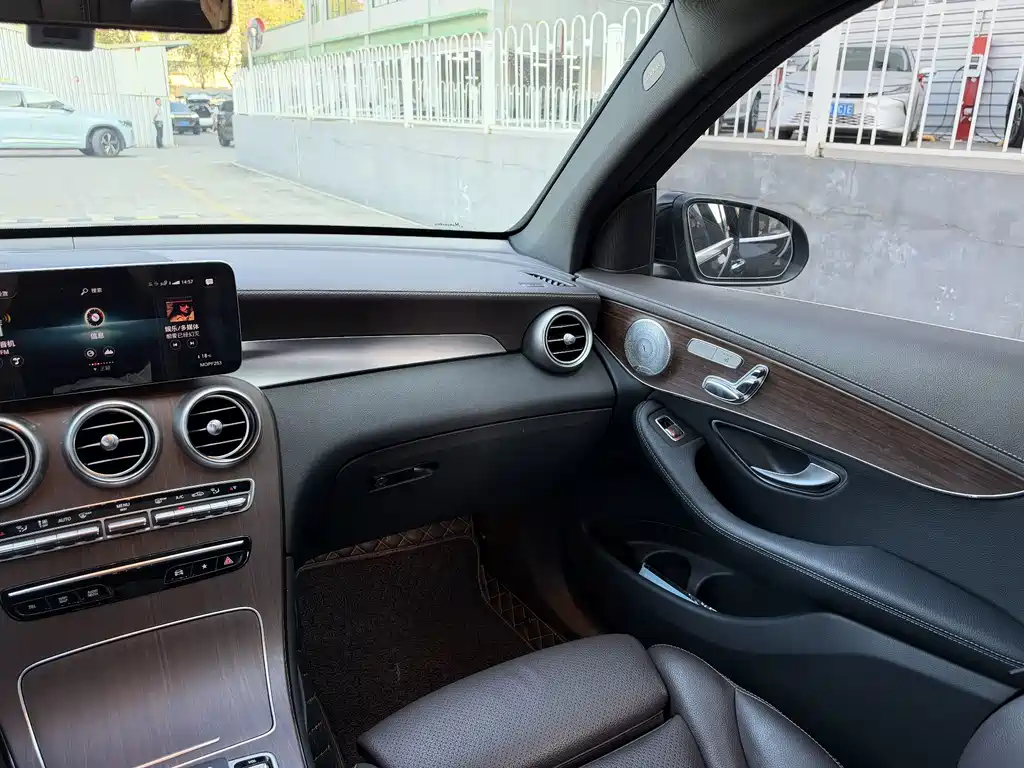 Mercedes-Benz GLC — миниатюра 16