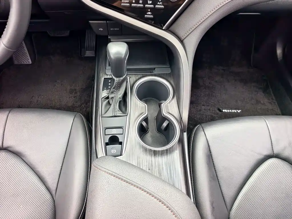 Toyota Camry — миниатюра 9