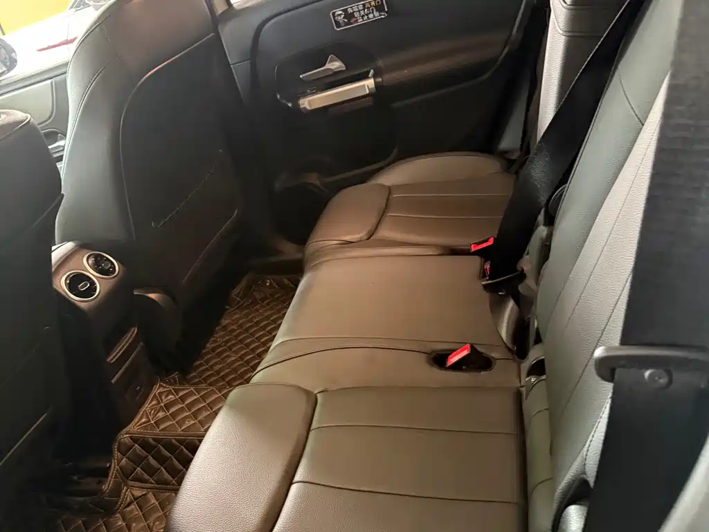 Mercedes-Benz GLB — миниатюра 6