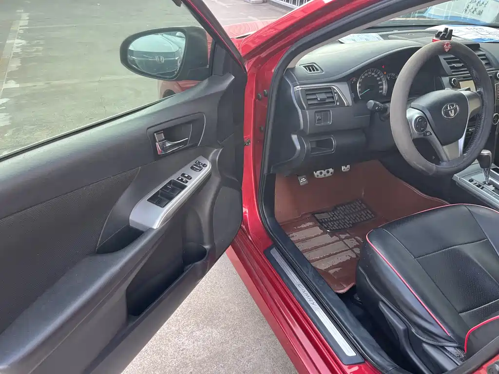 Toyota Camry — миниатюра 12