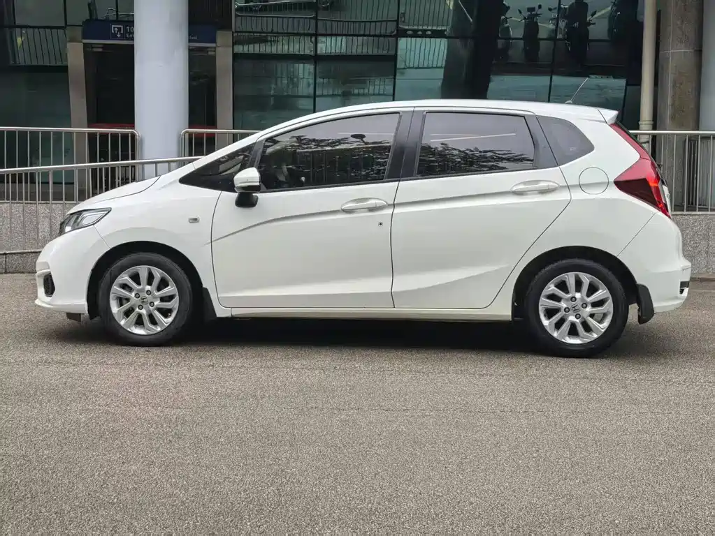 Honda Fit — миниатюра 5