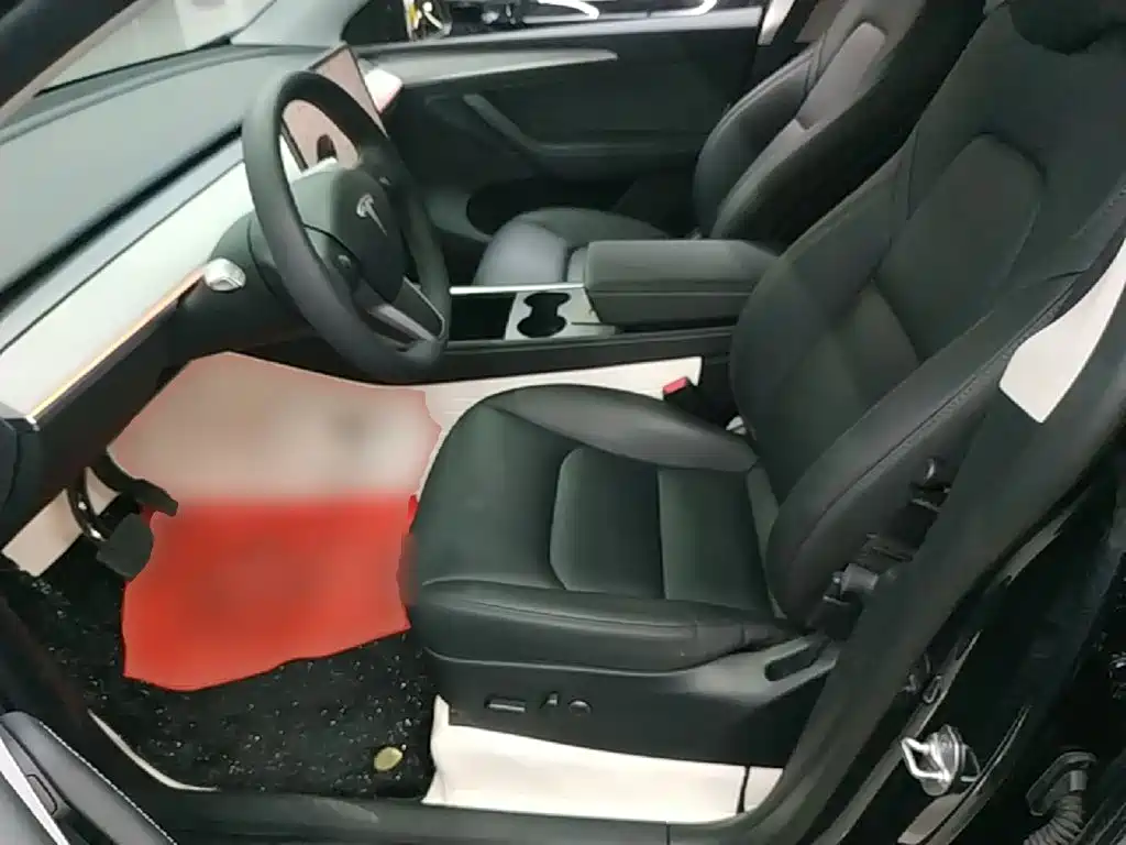 Tesla Model Y — миниатюра 15