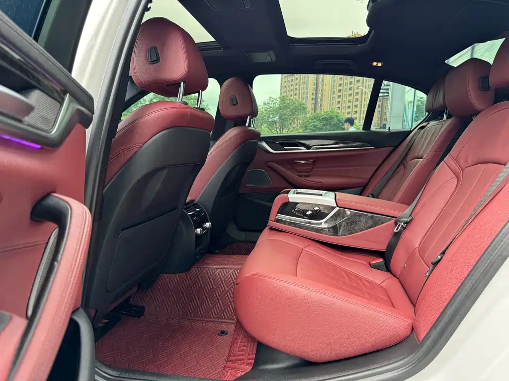 BMW 5 Series — миниатюра 5