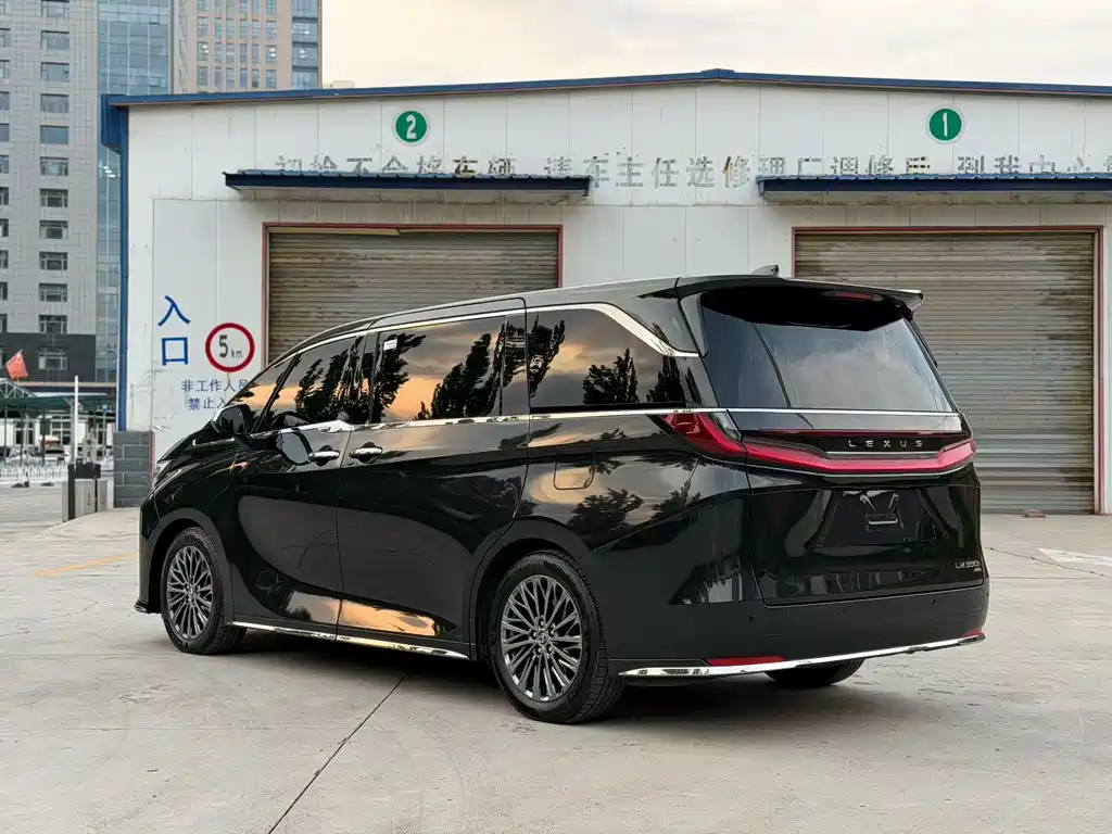 Lexus LM — миниатюра 5