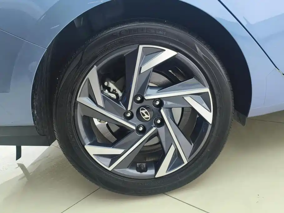 Hyundai Elantra — миниатюра 6