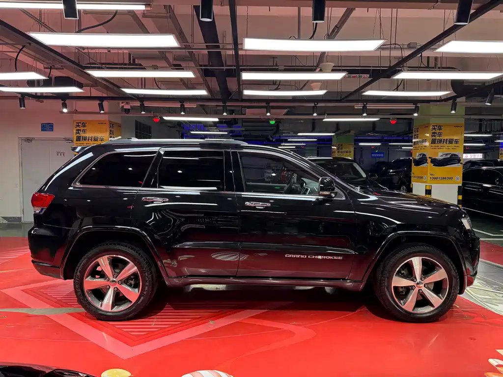 Jeep Grand Cherokee (Import) 3.6L Luxury Navigation Edition, фото 4