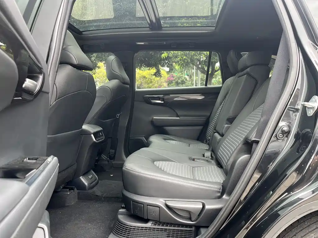 Toyota Crown Kluger — миниатюра 8