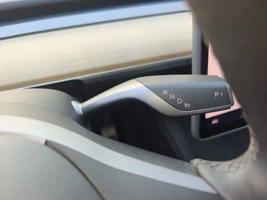 Tesla Model Y — миниатюра 14