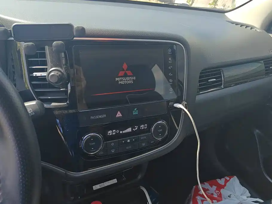 Mitsubishi Outlander — миниатюра 13