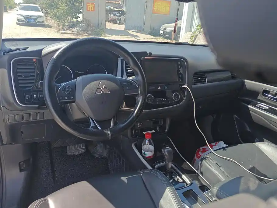 Mitsubishi Outlander — миниатюра 12