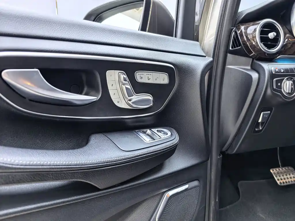 Mercedes-Benz V-Class — миниатюра 5