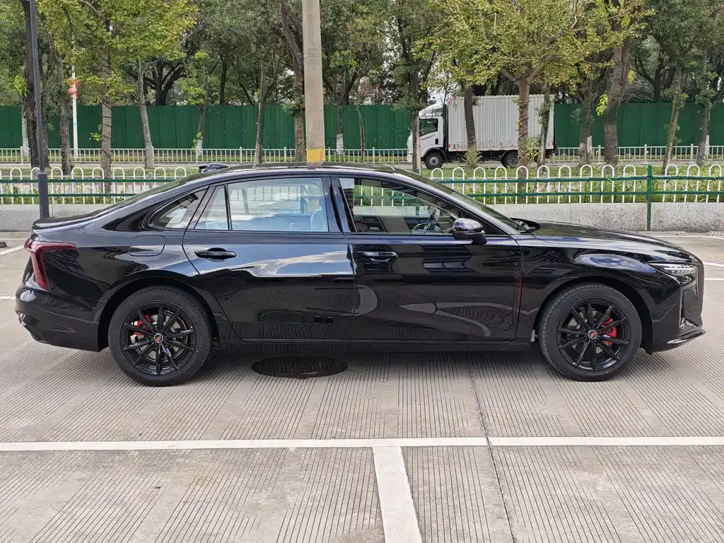 Hongqi H5 2025 2.0T AT