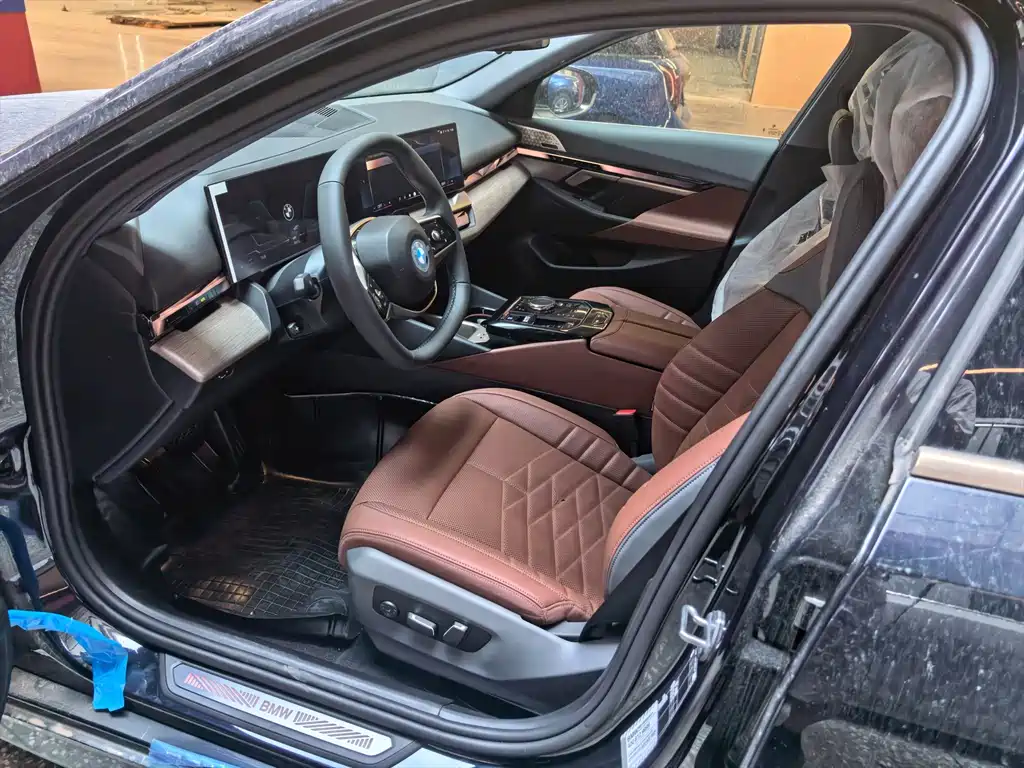 BMW 5 Series — миниатюра 4