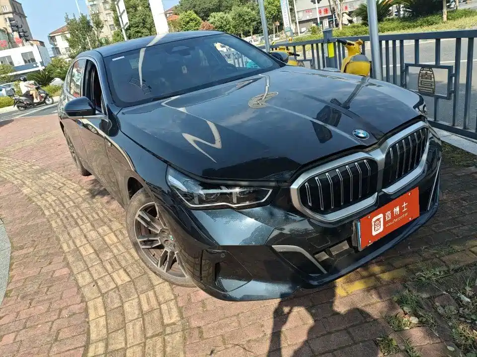 BMW 5 Series — миниатюра 2