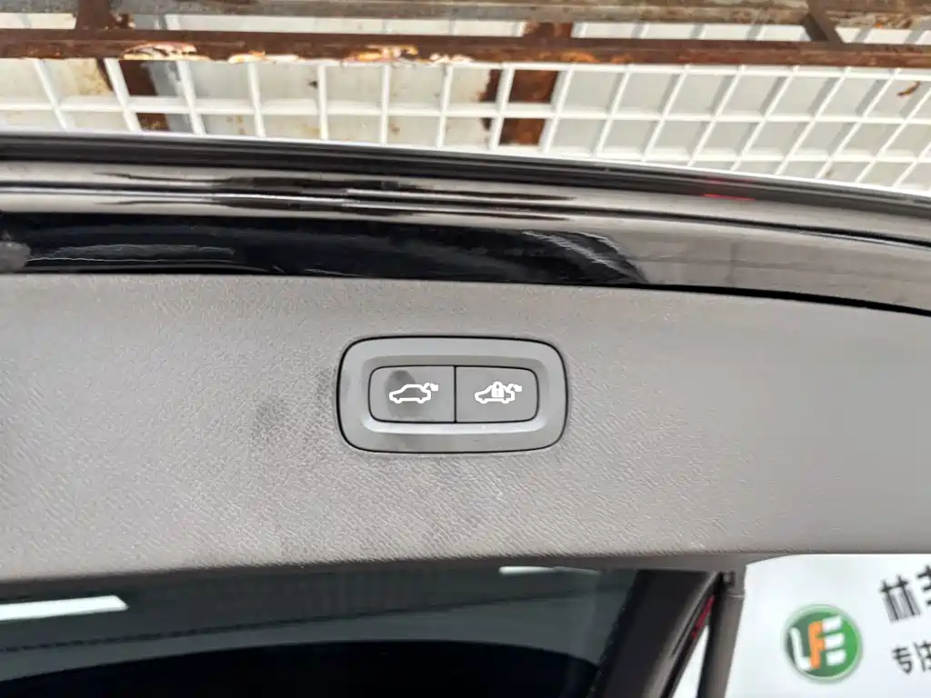 Volvo XC90 — миниатюра 28