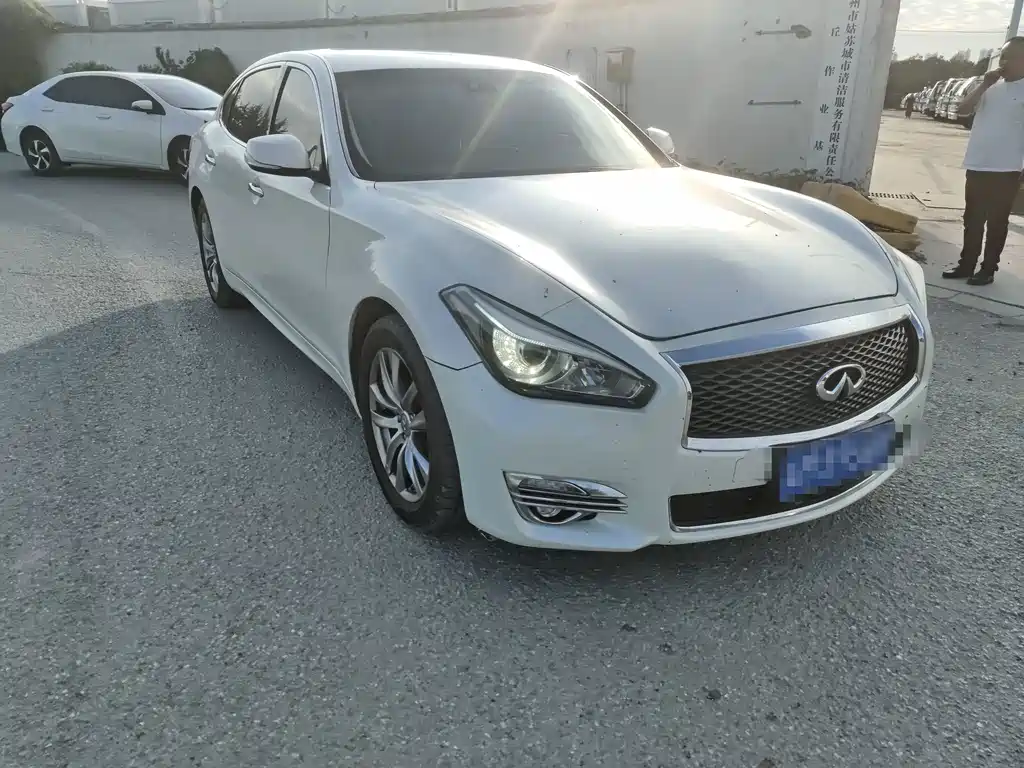 Infiniti Q70 — миниатюра 3