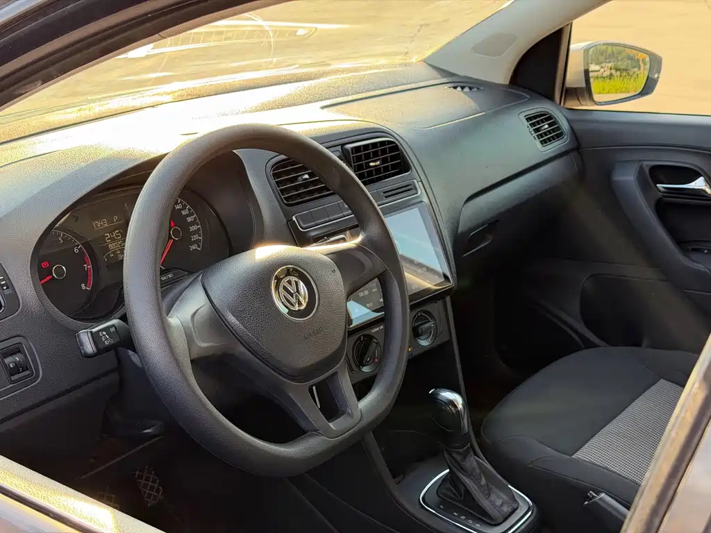 Volkswagen Polo — миниатюра 6