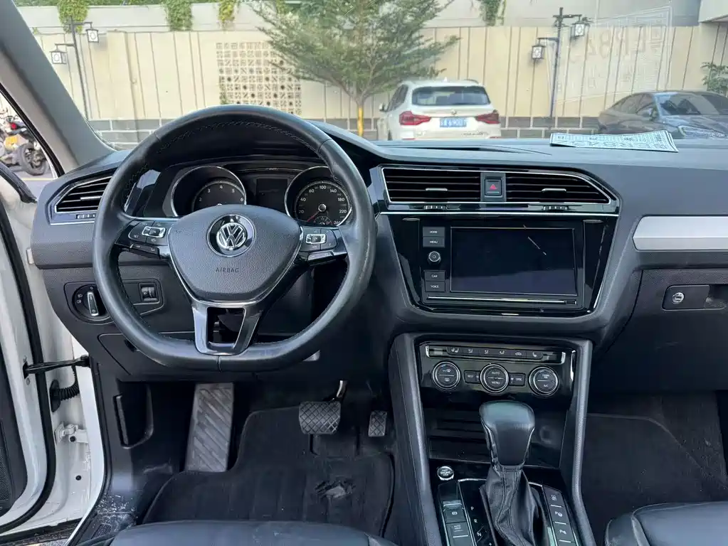 Volkswagen Tiguan L — миниатюра 14