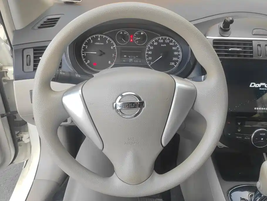 Nissan Tiida — миниатюра 15