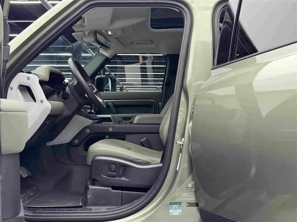 Land Rover Defender — миниатюра 8