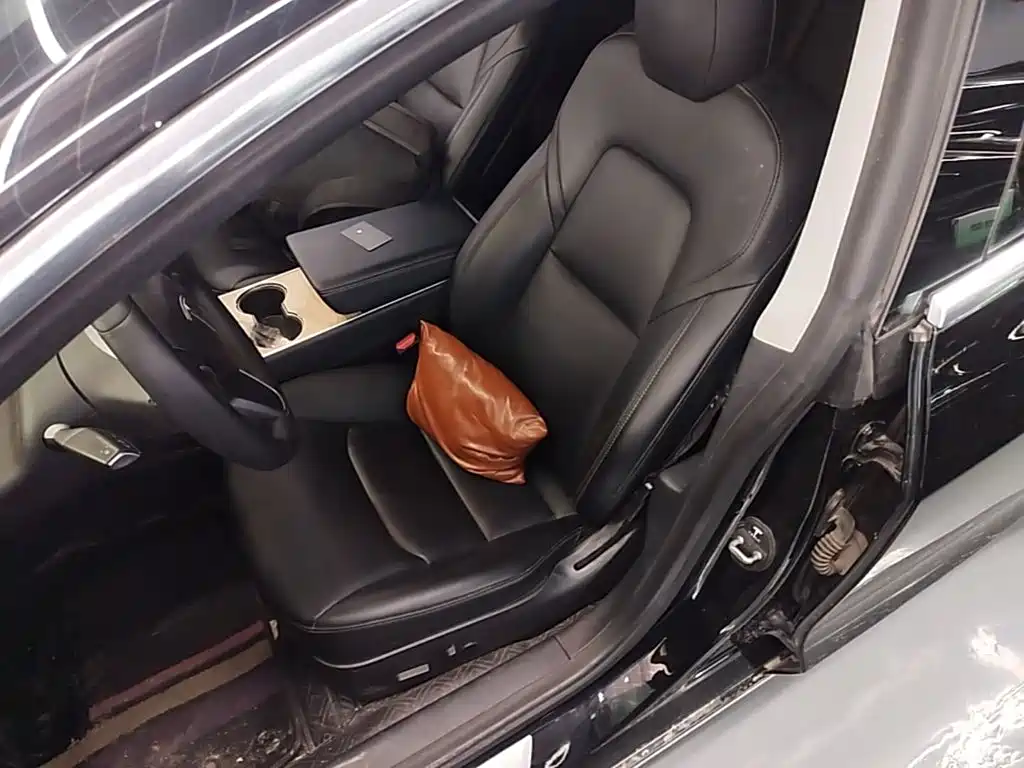 Tesla Model 3 — миниатюра 15