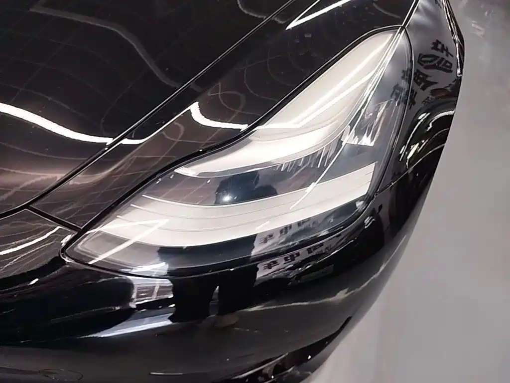 Tesla Model 3 — миниатюра 24