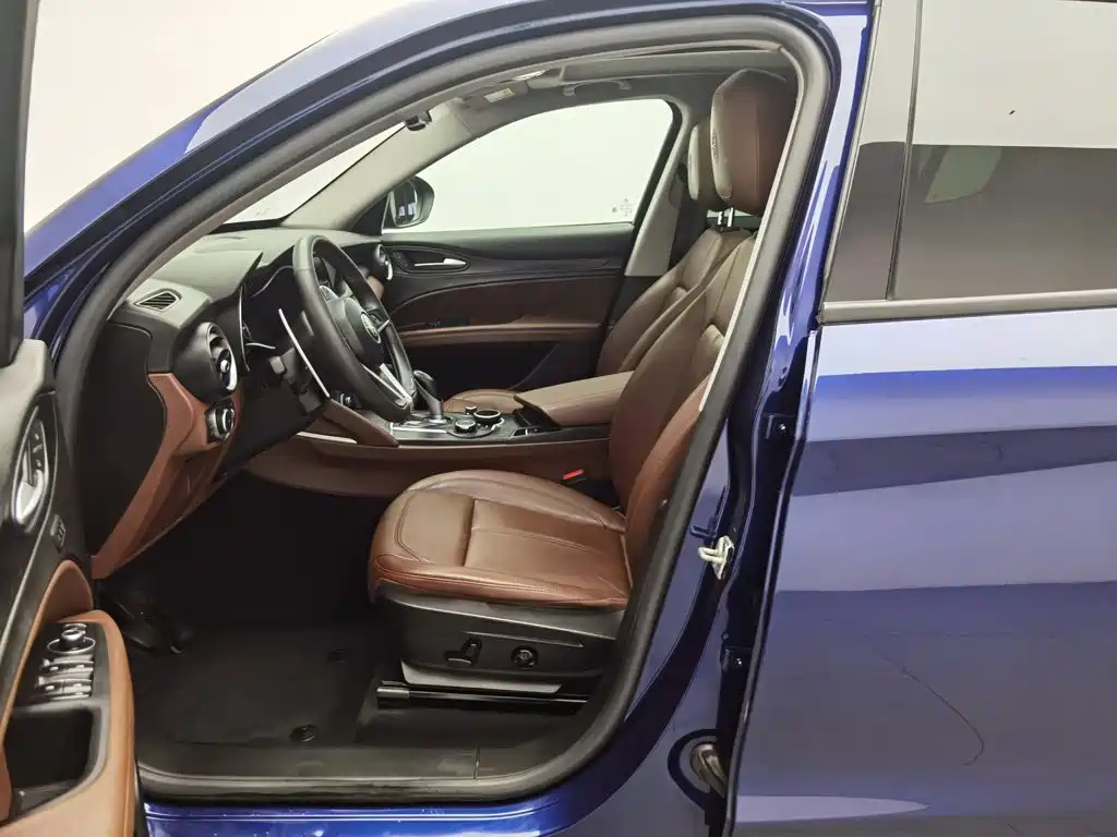 Alfa Romeo Stelvio — миниатюра 10