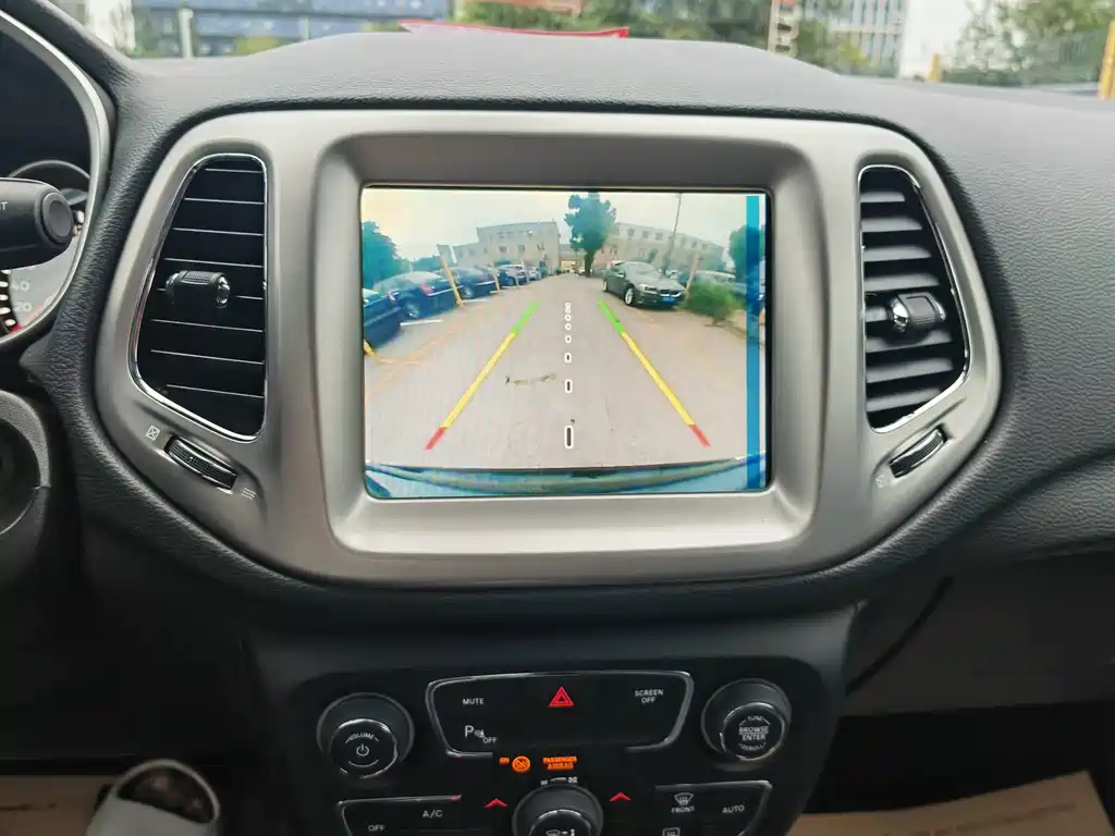 Jeep Compass — миниатюра 9