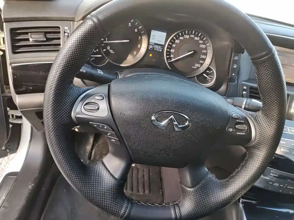 Infiniti Q70 — миниатюра 7