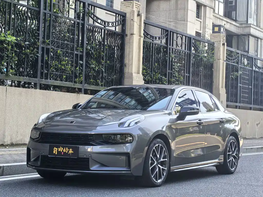 Lynk & Co 03