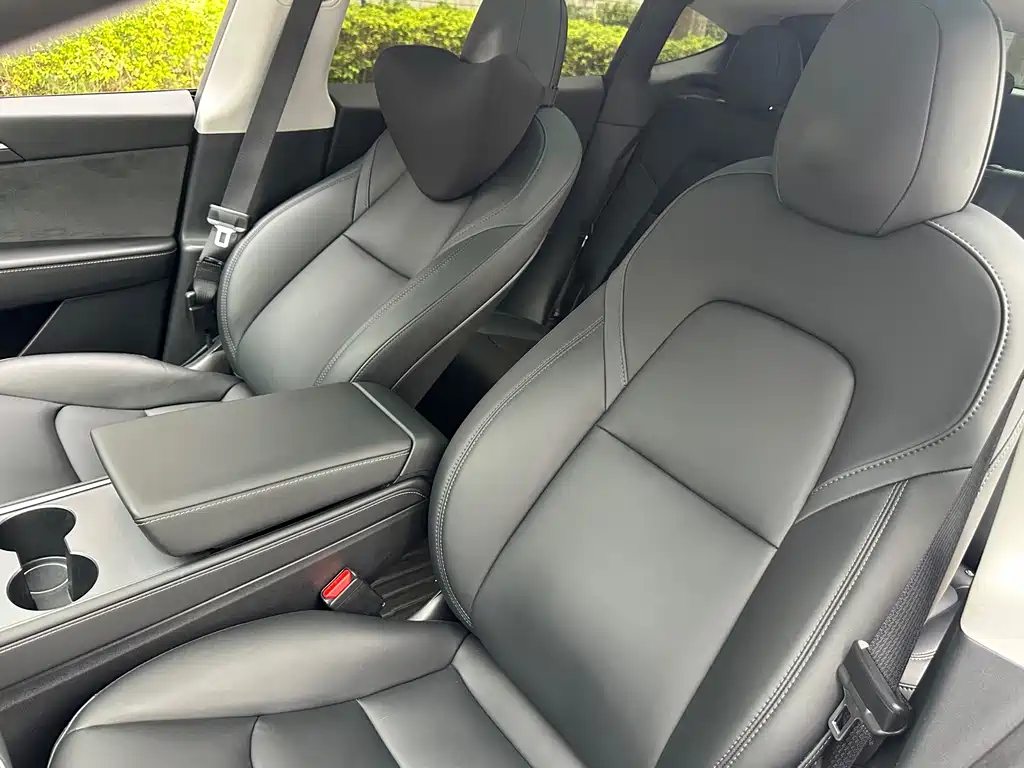 Tesla Model Y — миниатюра 12