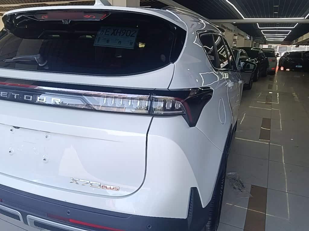 Jetour Jetour X70 PLUS 1.5 л 2024 г. Белый, пробег 23900 км