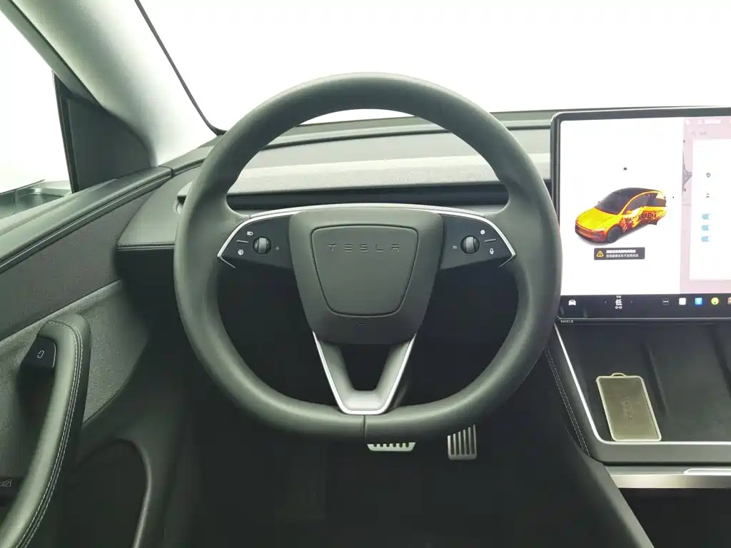 Tesla Model Y — миниатюра 11