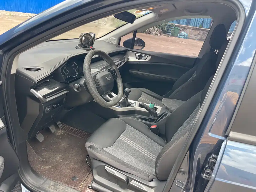 Wuling Jiachen 2022 1.5L MT Elite