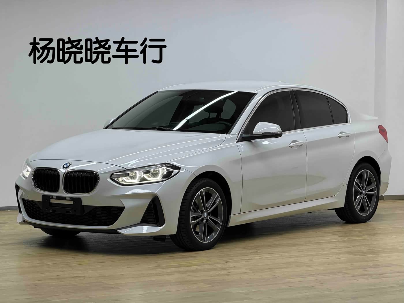 BMW 1 Series 1.5 л 2021 г. Белый, пробег 28800 км