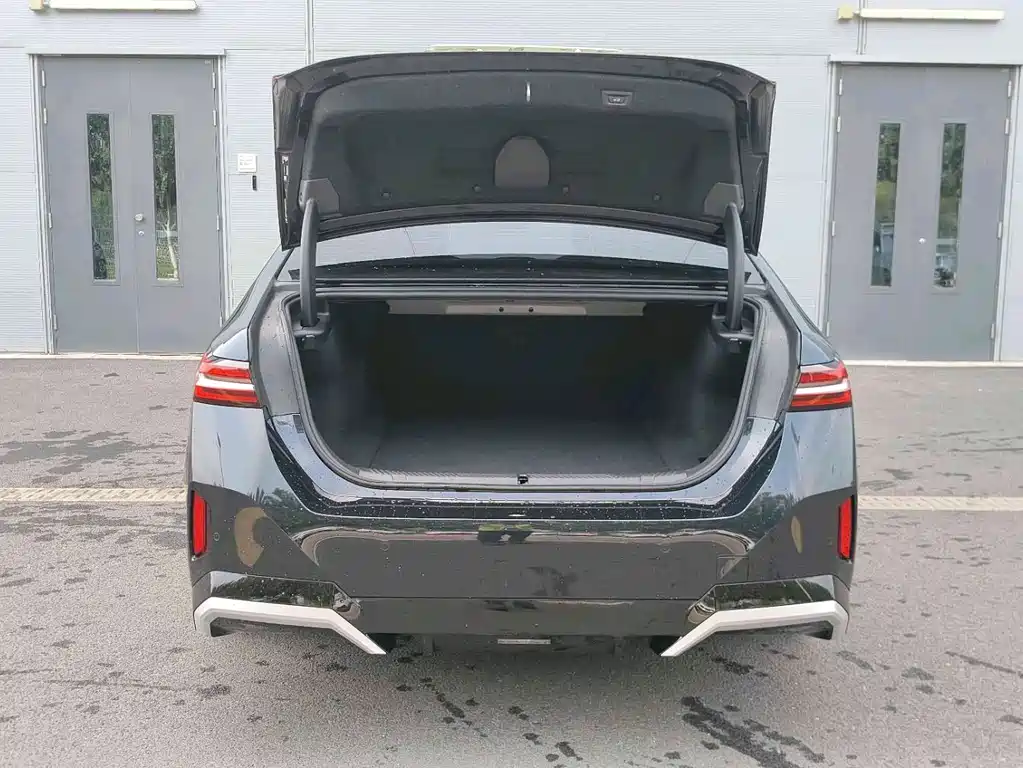 BMW i5 — миниатюра 7
