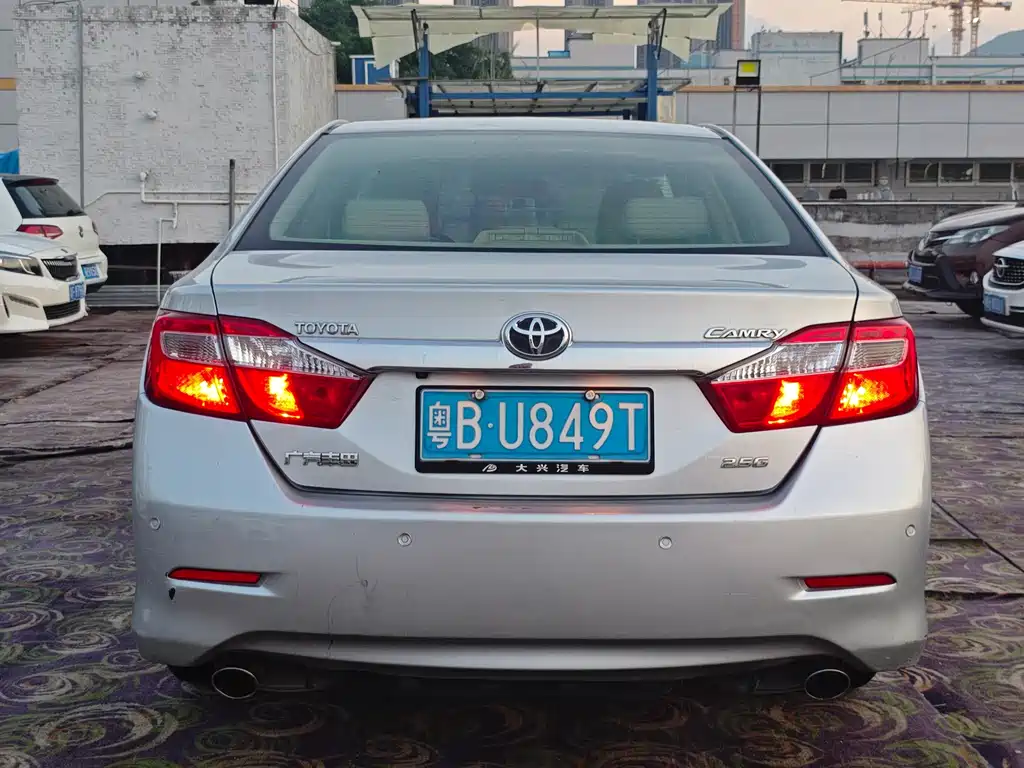 Toyota Camry — миниатюра 5