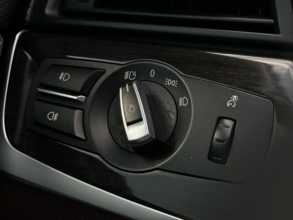 BMW 5 Series — миниатюра 18