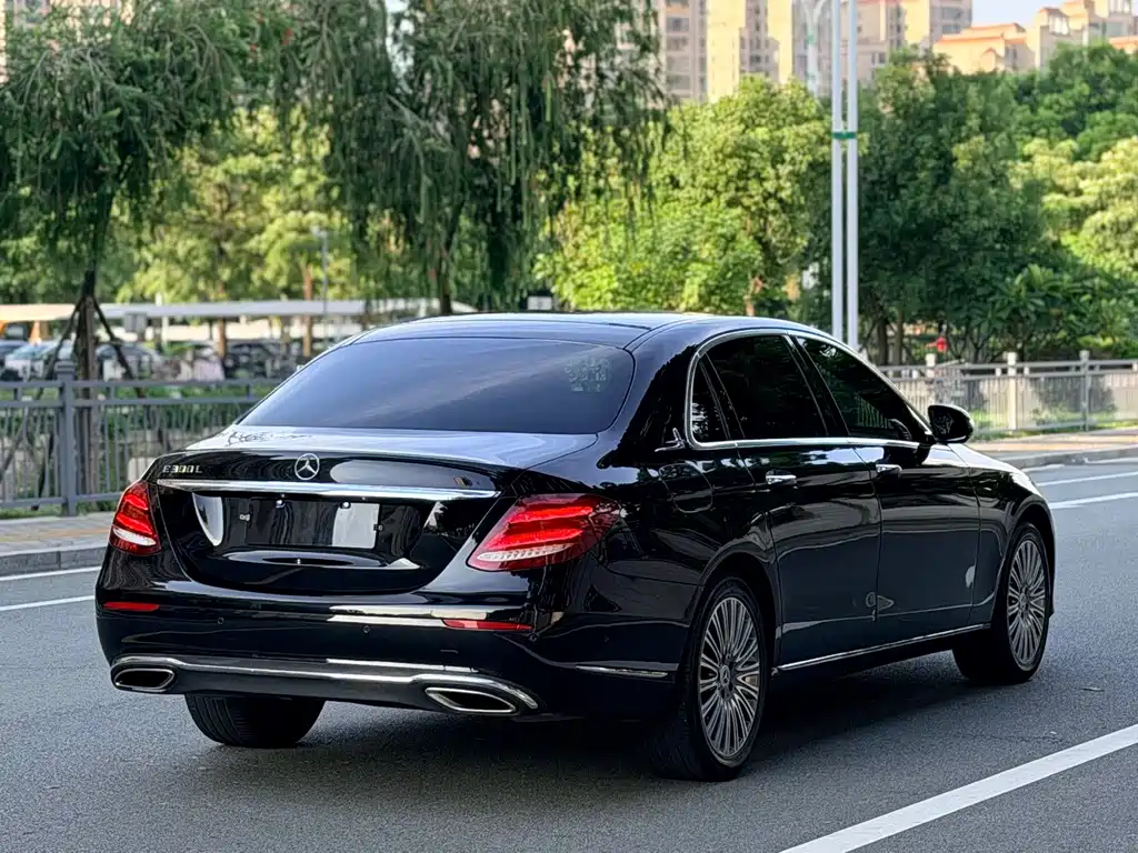 Mercedes-Benz E-Class — миниатюра 15