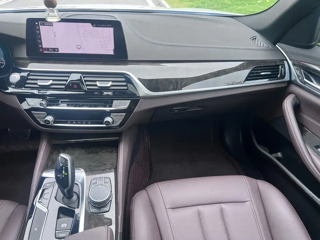 BMW 5 Series — миниатюра 14