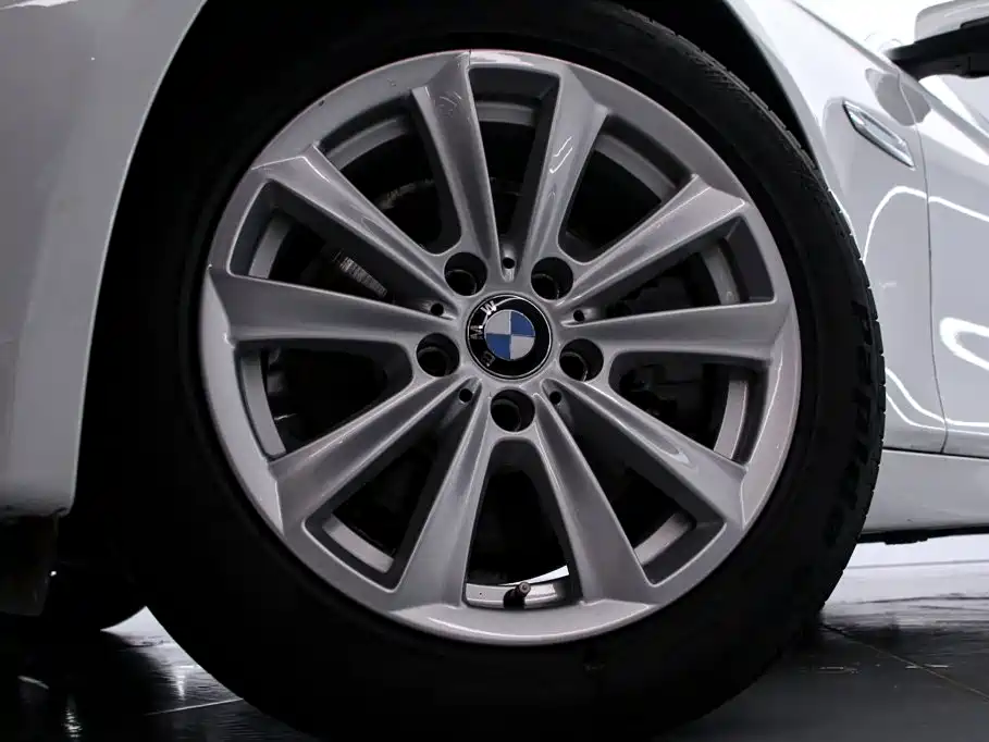 BMW 5 Series — миниатюра 18