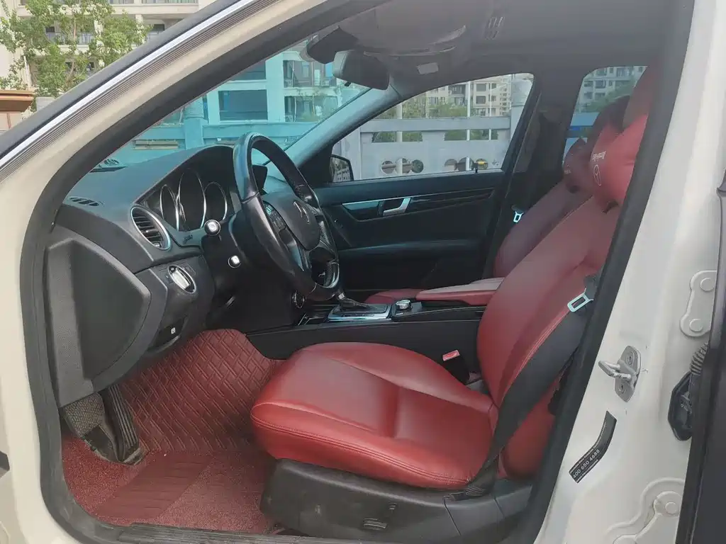 Mercedes-Benz C-Class — миниатюра 4