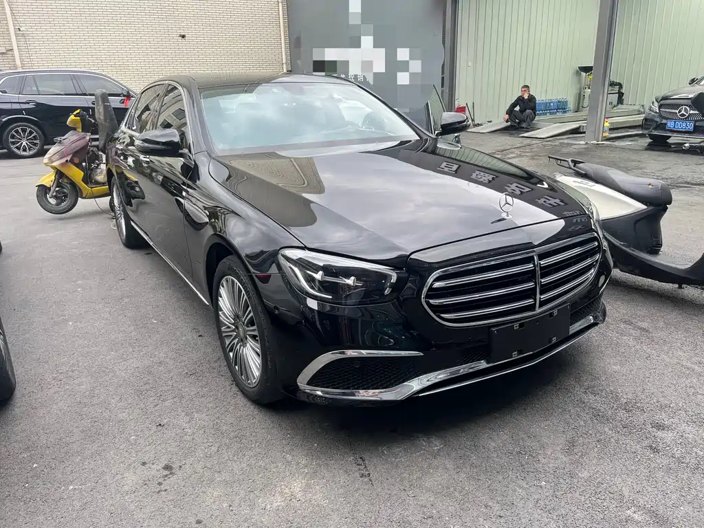 Mercedes-Benz E-Class — миниатюра 3