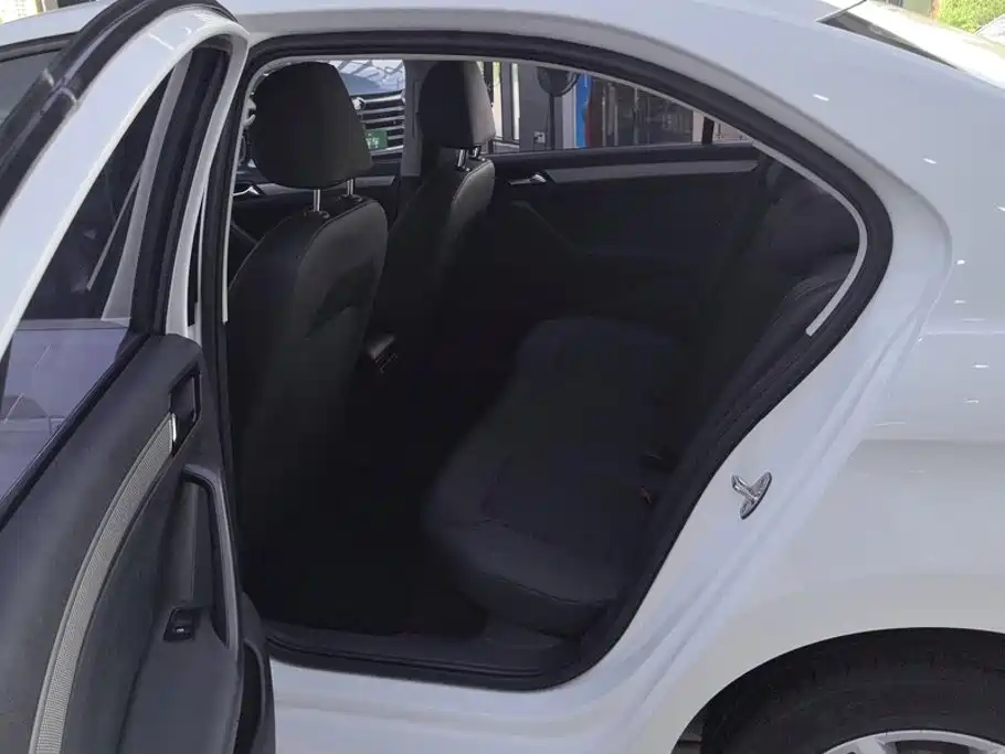 Volkswagen Jetta — миниатюра 11
