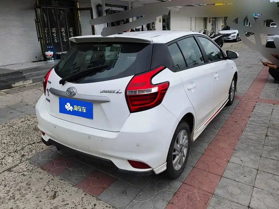 Toyota Yaris L — миниатюра 2