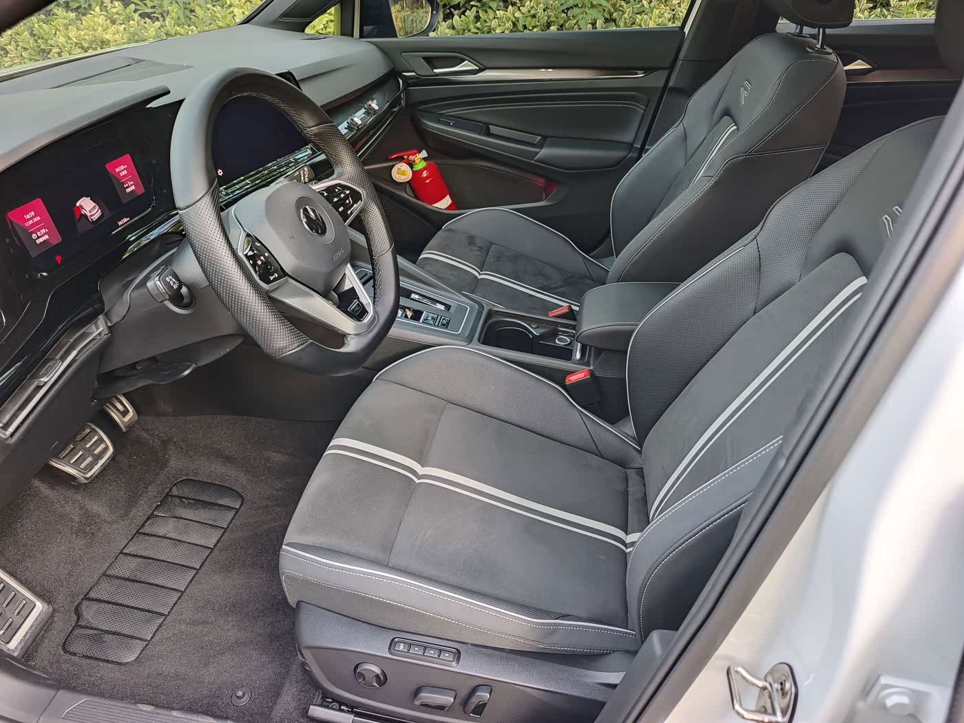 Volkswagen Golf 1.4 л 2022 г. Белый, пробег 34000 км
