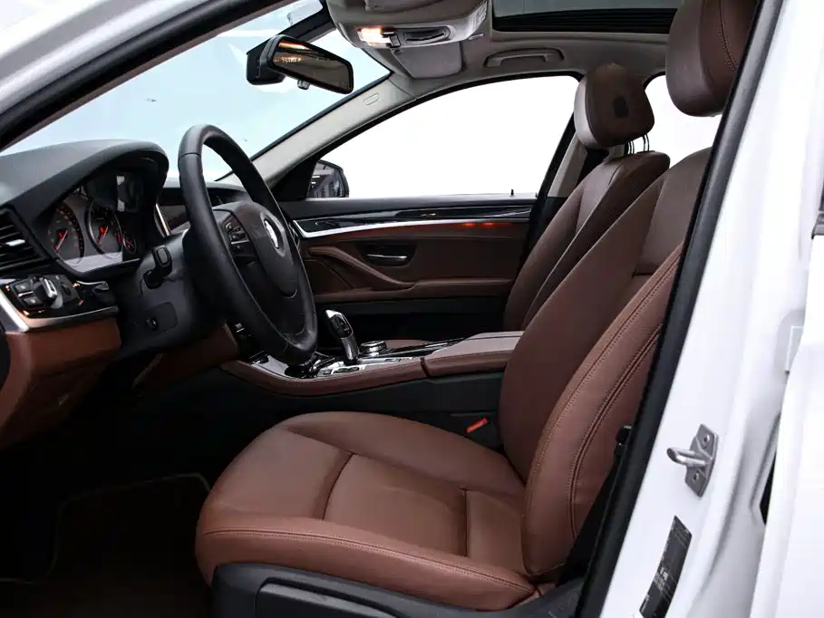 BMW 5 Series — миниатюра 14