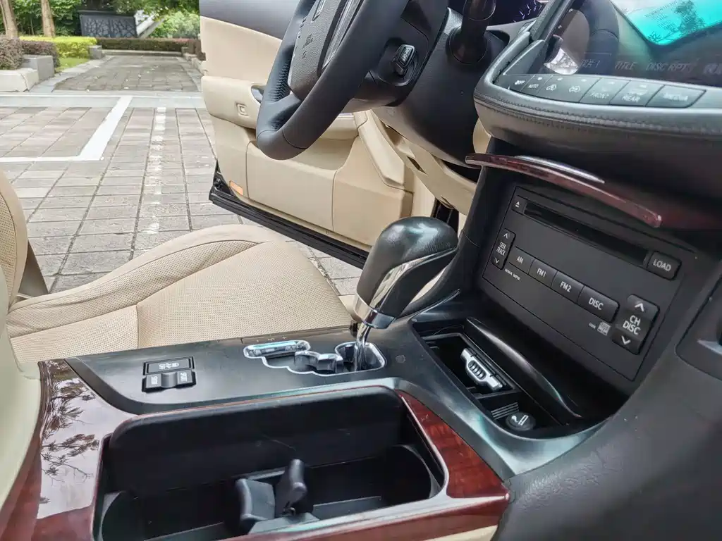 Toyota Crown — миниатюра 15