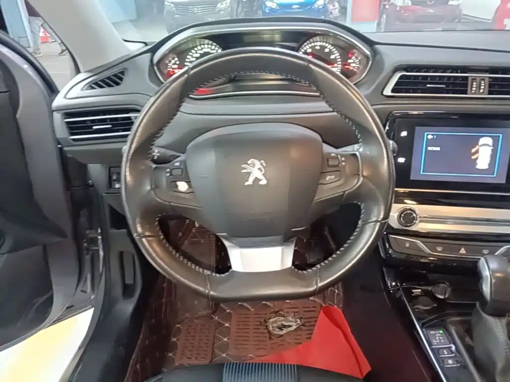 Peugeot 308 — миниатюра 11